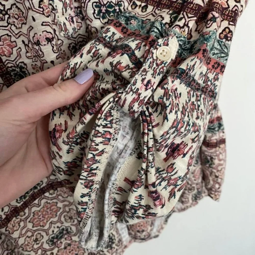 Patterned Open-Collared Blouse - Picture 3 of 3